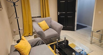 Superb 3 Bed Home away from Home, 5 minutes from Glasgow Fort retail park