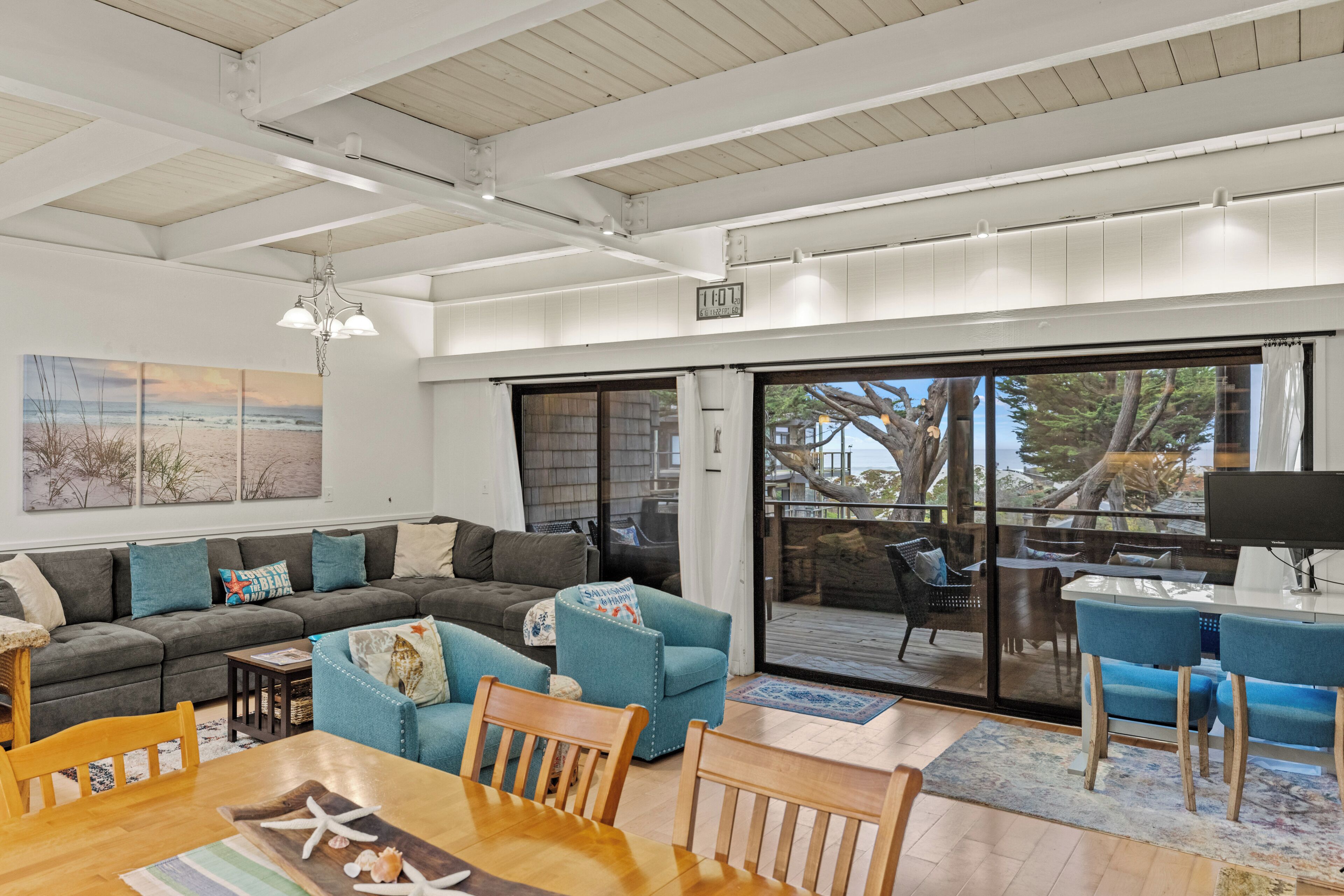 Televisor, llar de foc, oficines i pantalles d'ordinador 