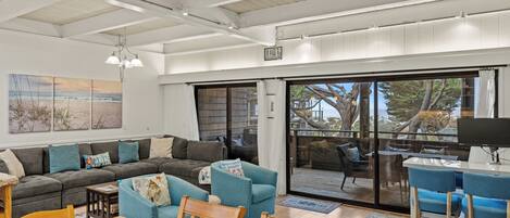 Televisor, llar de foc, oficines i pantalles d'ordinador