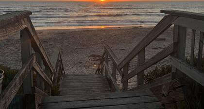 Pelican 87: Beach Living at its Best