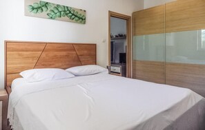 1 bedroom, travel crib, free WiFi, bed sheets