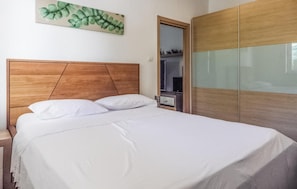 1 bedroom, travel crib, free WiFi, bed sheets