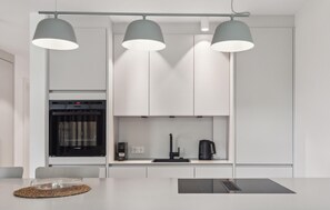 Fridge, stovetop, dishwasher, coffee/tea maker