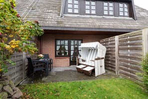 Unclassified image, 5 of 19, button