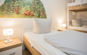2 bedrooms, travel crib, WiFi (free)