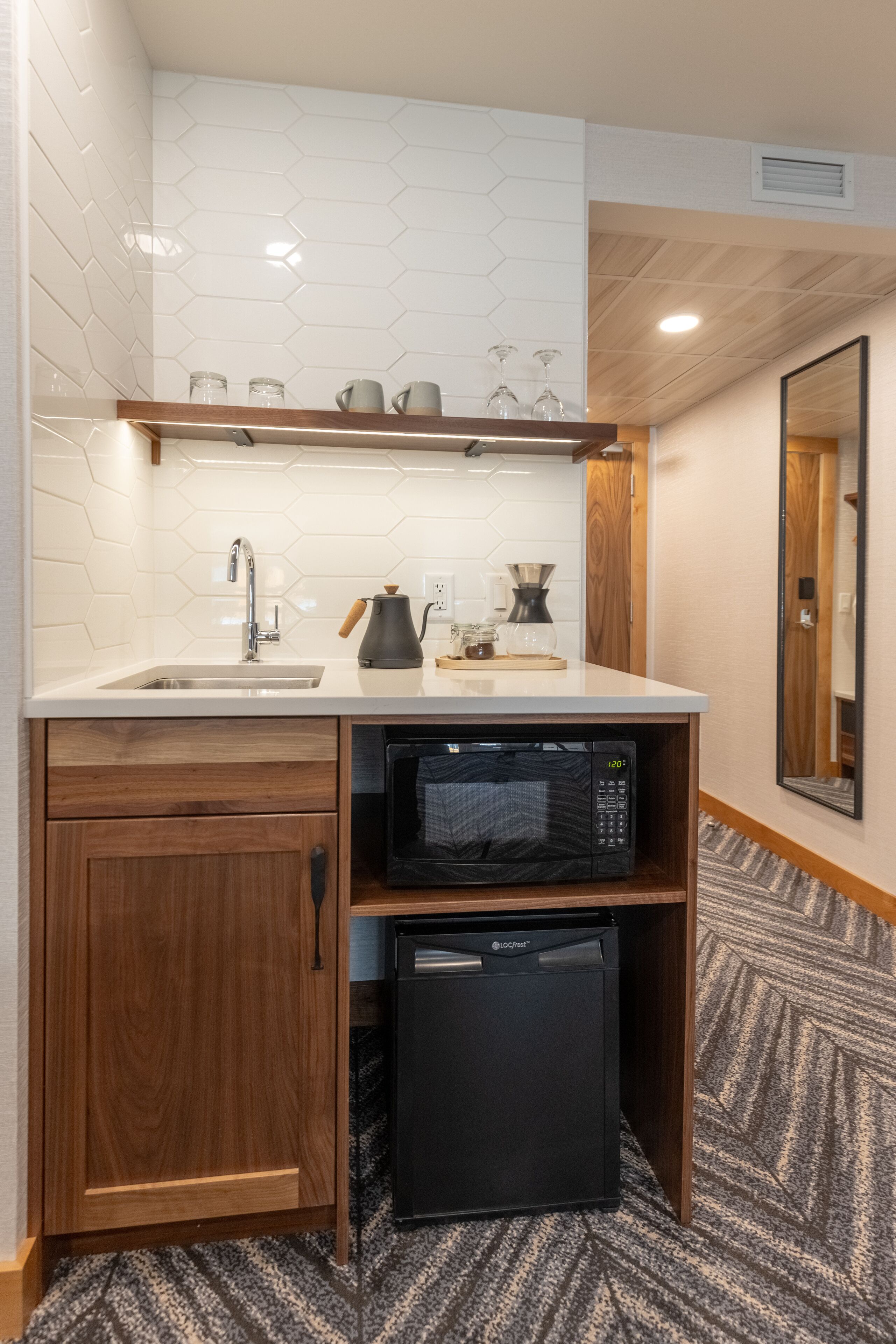 Photo - Hotel Canoe and Suites