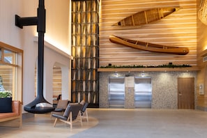 Lobby - Hotel Canoe and Suites (Banff)