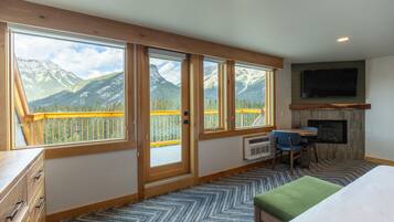 Superior Studio Suite, 1 King Bed, Mountain View