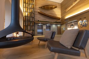 Reception - Hotel Canoe and Suites (Banff)