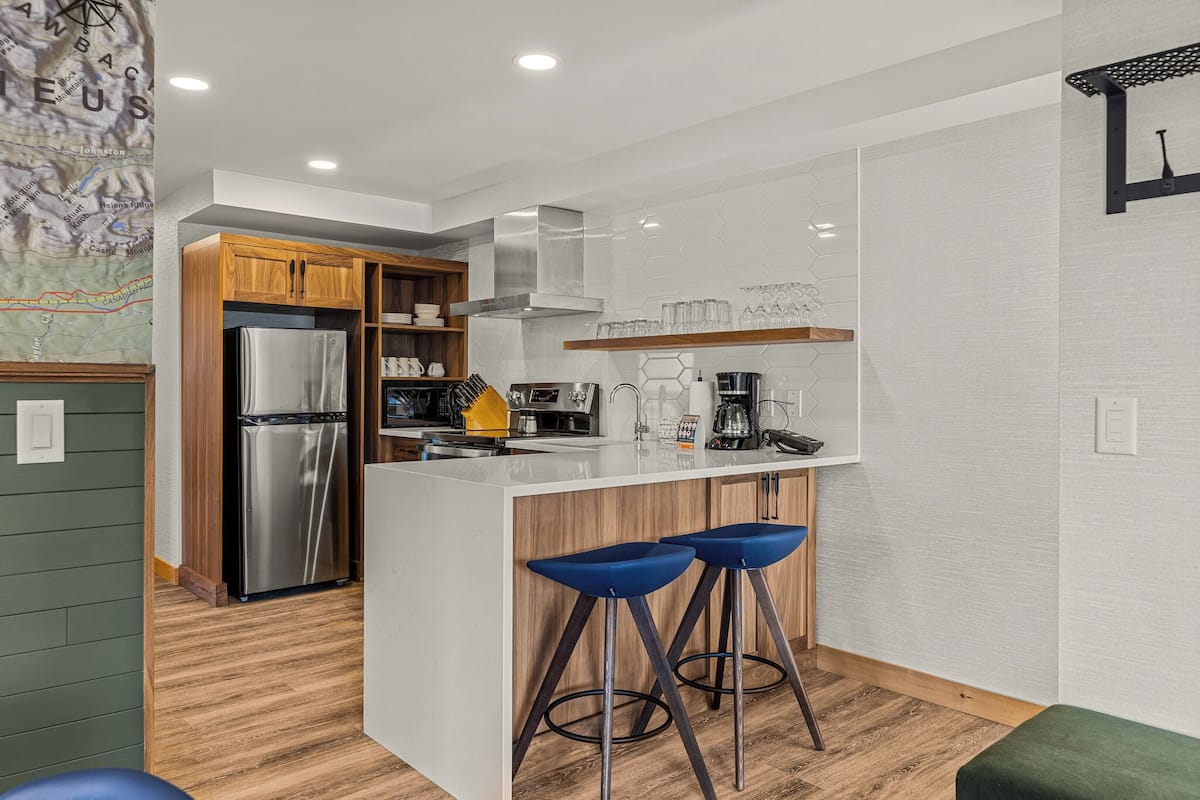 Condo | Private kitchen | Microwave, coffee/tea maker, electric kettle