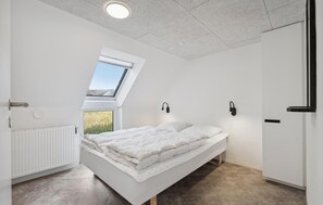 4 bedrooms, travel crib, free WiFi - Lovely home in Ringkøbing with sauna (Ringkøbing)