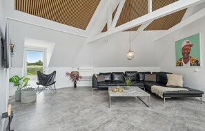 TV, fireplace - Lovely home in Ringkøbing with sauna (Ringkøbing)