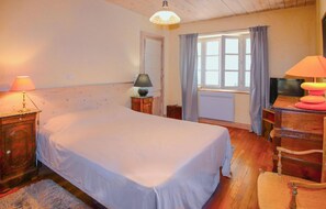 3 chambres, fer et planche à repasser, accès au Wi-Fi (inclus)