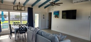 Smart TV - Spacious 1 bedroom 2 bathroom beach front condo (Sarasota)