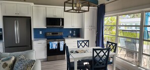 Interior - Spacious 1 bedroom 2 bathroom beach front condo (Sarasota)