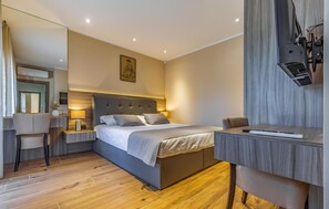 3 bedrooms, travel cot, free WiFi, bed sheets