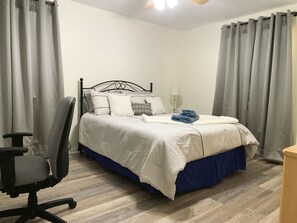 2 chambres, fer et planche à repasser, Wi-Fi, draps fournis