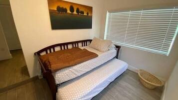 2 Schlafzimmer, Schreibtisch, kostenloses WLAN, Bettwäsche