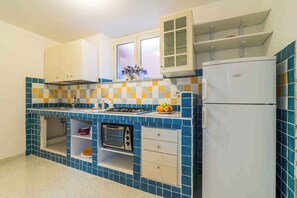 Réfrigérateur, four, plaque de cuisson