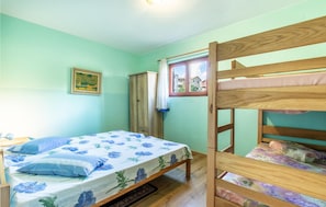 1 bedroom, free WiFi, bed sheets