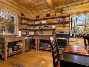 Frigorífico, horno, placa de cocina y lavavajillas