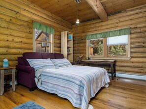 3 bedrooms, desk, free WiFi, bed sheets - Modern Log Home Retreat and Yoga Studio, Minutes from Ithaca and Colleges (Spencer)
