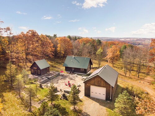 Modern Log Home Retreat and Yoga Studio, Minutes from Ithaca and Colleges