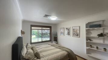 4 bedrooms, desk, iron/ironing board, travel crib