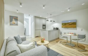 Smart TV - 1 bedroom amazing apartment in Tossens (Tossens)