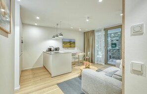 Smart TV - 1 bedroom amazing apartment in Tossens (Tossens)