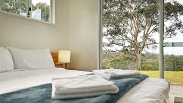4 habitaciones, tabla de planchar con plancha, wifi y ropa de cama