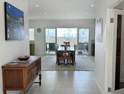 Shadforth Rise: Peaceful modern haven, Inlet views