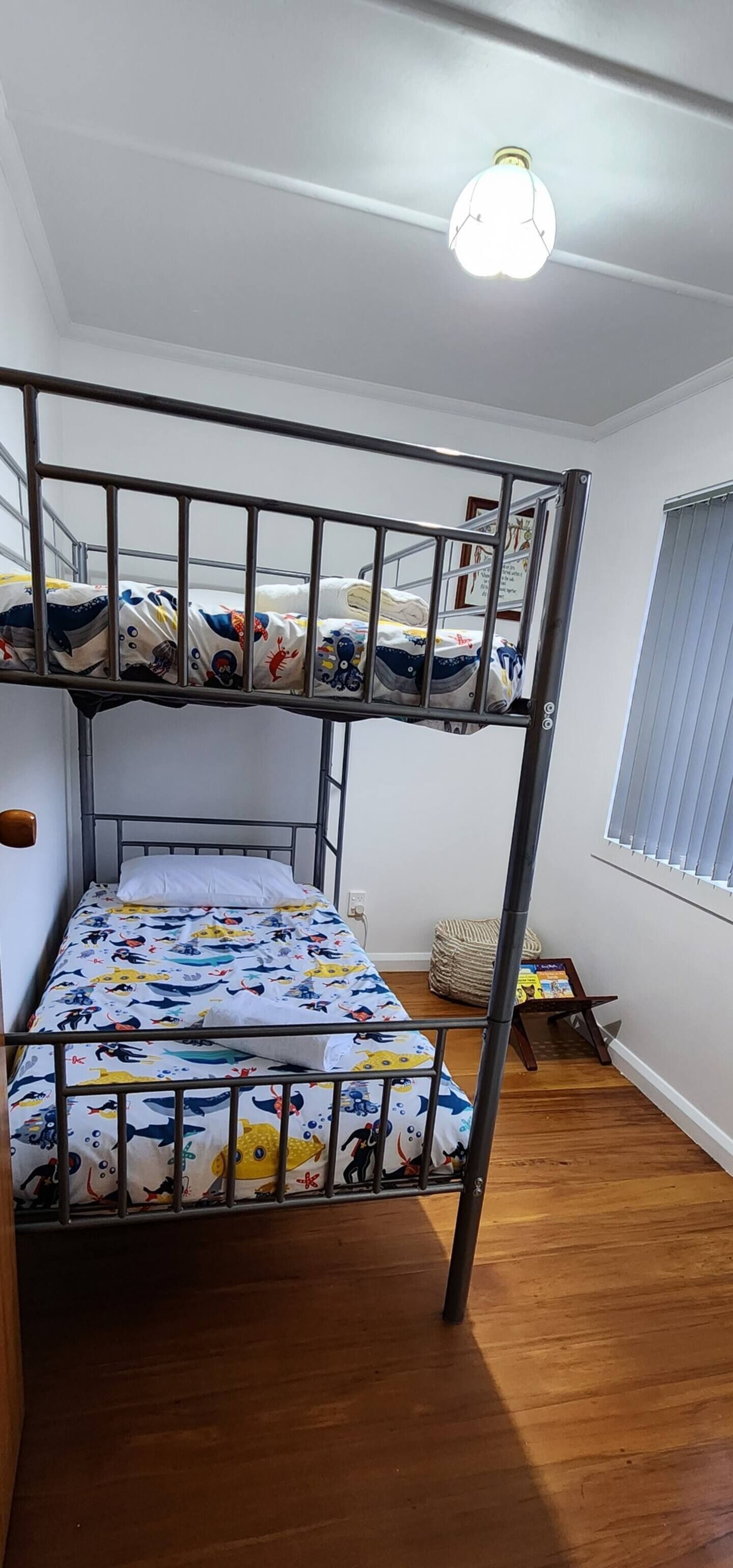 4 bedrooms, iron/ironing board, WiFi, bed sheets