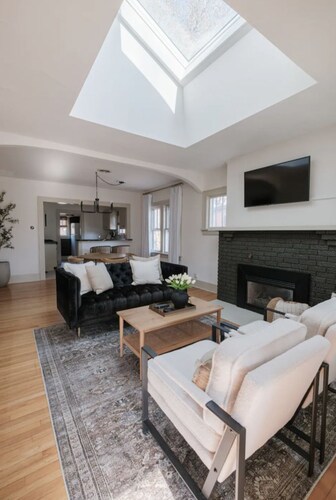 Elegant Family/Pet Friendly Cottage in Coveted Clark Park