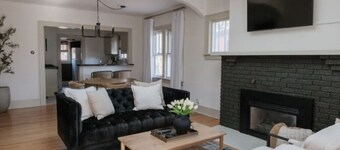 Elegant Family/Pet Friendly Cottage in Coveted Clark Park