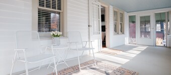 Elegant Family/Pet Friendly Cottage in Coveted Clark Park