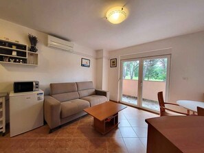 TV - Holiday apartment with air conditioning (Medulin)