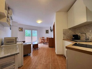 Mikrobølgeovn, kogeplade, kaffe-/temaskine