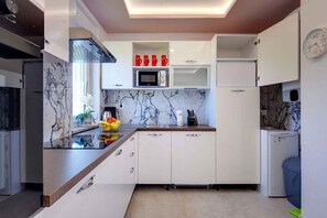 Fridge, microwave, oven, stovetop