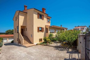 Exterior - Holiday apartment with a beautiful garden for shared use (Vinkuran)