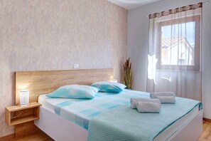 3 bedrooms, WiFi - Holiday apartment with a beautiful garden for shared use (Vinkuran)