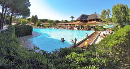 Mobilehome with air conditioning, terrace and pool