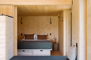 3 bedrooms, iron/ironing board, free WiFi, bed sheets - Jacks Point Earth House Escape (Jacks Point)