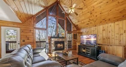 Pet Stay Free-Mountain Cabin w/Hot Tub-Resort Pool-Game Room-Close to Dollywood