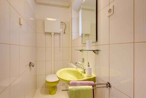 Shower - Studio mit Terrasse und Klimaanlage (Pomer)