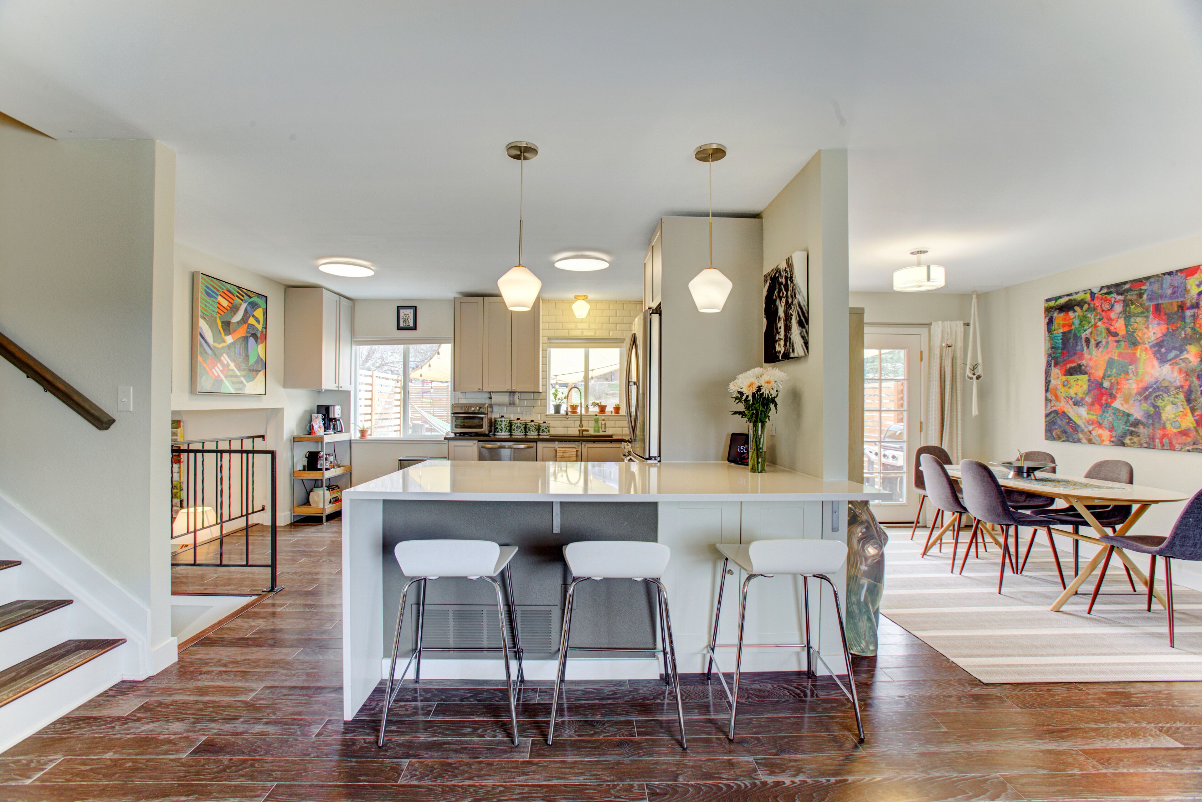 Colorful Family Retreat: Enjoy art, music, & scenic views btwn Denver & Boulder