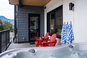 Condo | Terrace/patio - The Grizzly Basin by Revelstoke Vacation (Revelstoke)