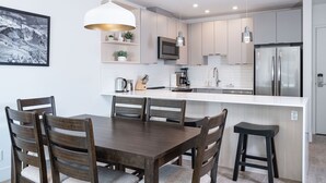Kondominium | Makan di kamar