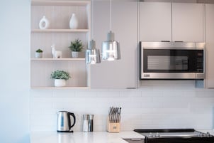 Condo | Cozinha privada | Geladeira grande, micro-ondas, fogão, cooktop