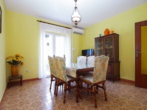 Dining - Holiday apartment with air conditioning (Medulin)